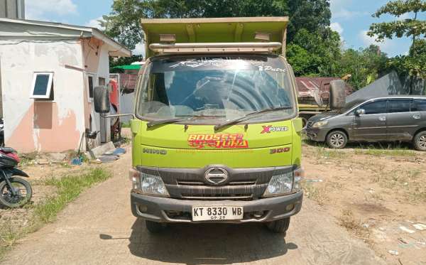 HINO XZU349R