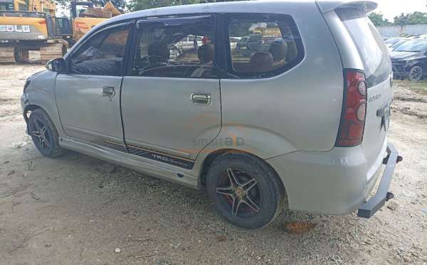 TOYOTA AVANZA