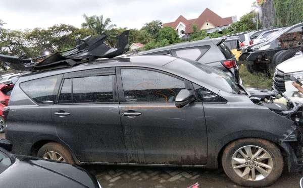 TOYOTA INNOVA