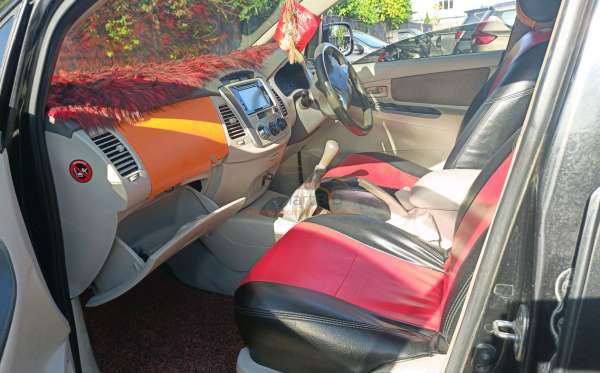 TOYOTA INNOVA