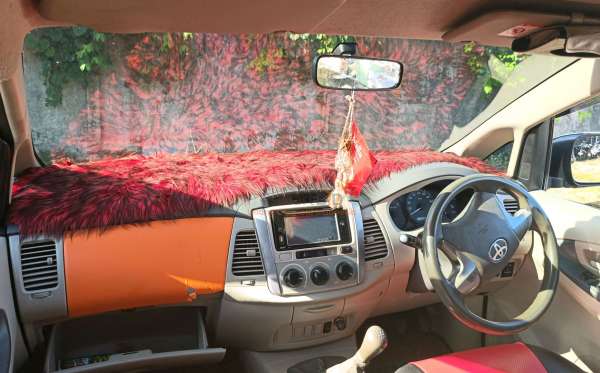 TOYOTA INNOVA