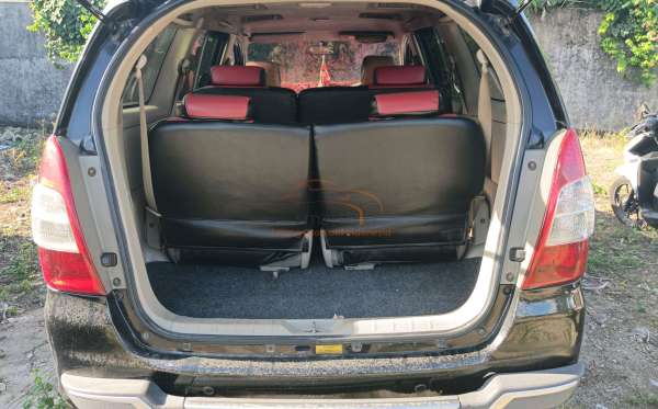 TOYOTA INNOVA