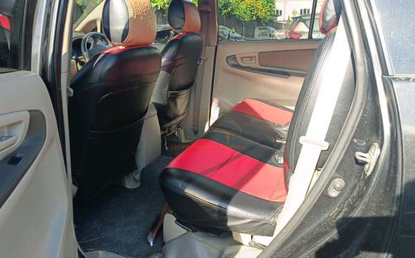 TOYOTA INNOVA