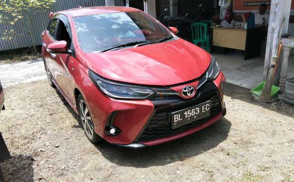 TOYOTA  YARIS  S