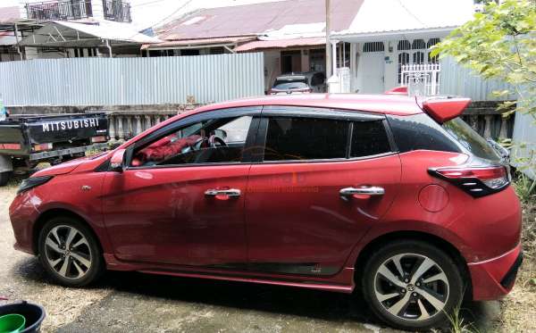 TOYOTA  YARIS  S