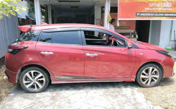 TOYOTA  YARIS  S
