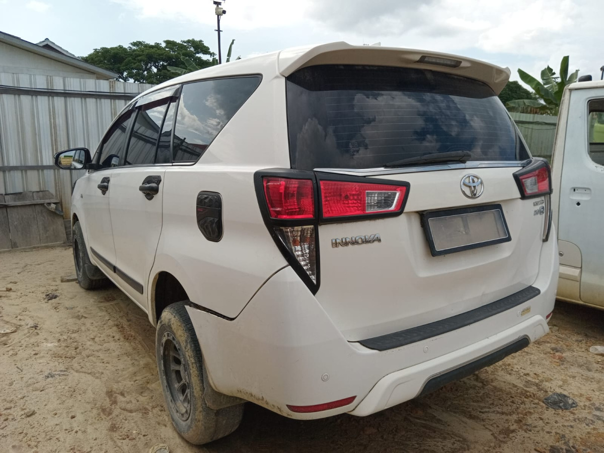 TOYOTA INNOVA  2.0 Q