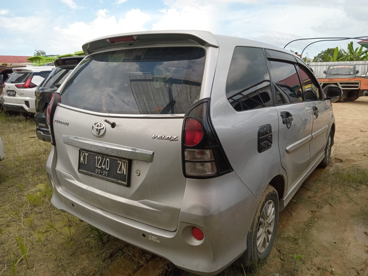 TOYOTA AVANZA VELOZ