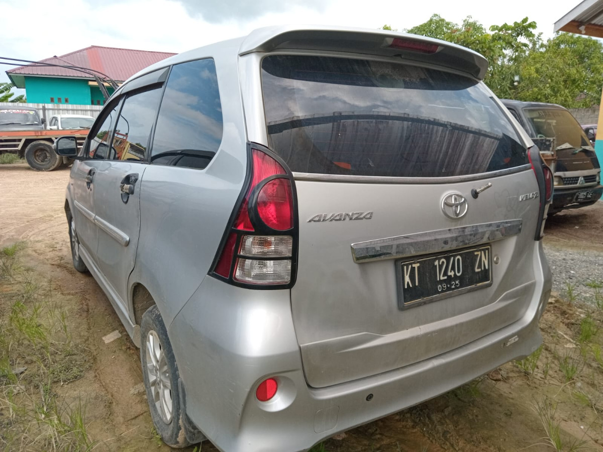 TOYOTA AVANZA VELOZ