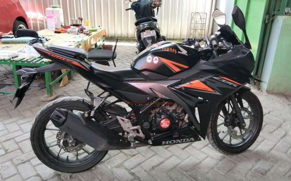 HONDA CBR 150 R