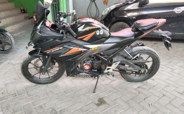 HONDA CBR 150 R