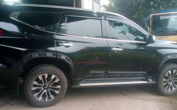 MITSUBISHI PAJERO SPORT DAKAR