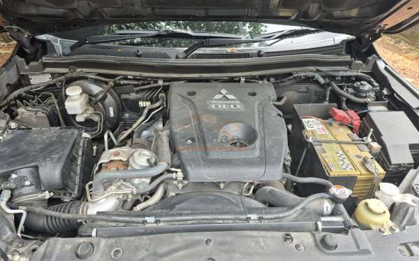 MITSUBISHI PAJERO SPORT DAKAR