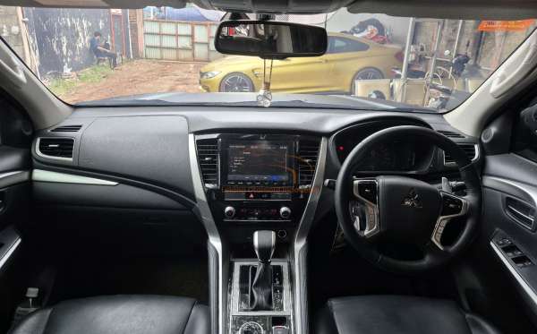 MITSUBISHI PAJERO SPORT DAKAR