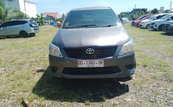 TOYOTA  INNOVA  G