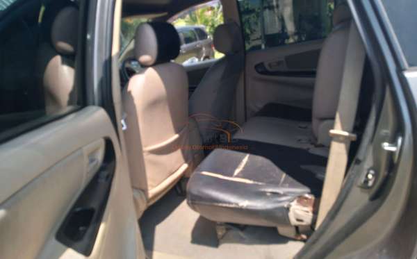 TOYOTA  INNOVA  G