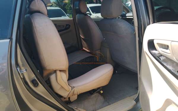 TOYOTA  INNOVA  G