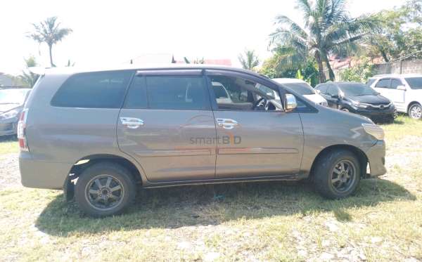 TOYOTA  INNOVA  G