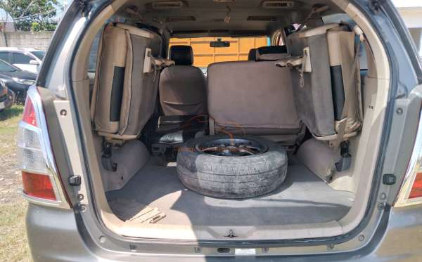 TOYOTA  INNOVA  G