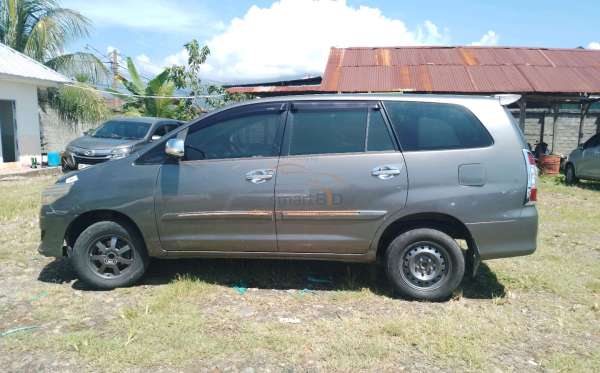 TOYOTA  INNOVA  G