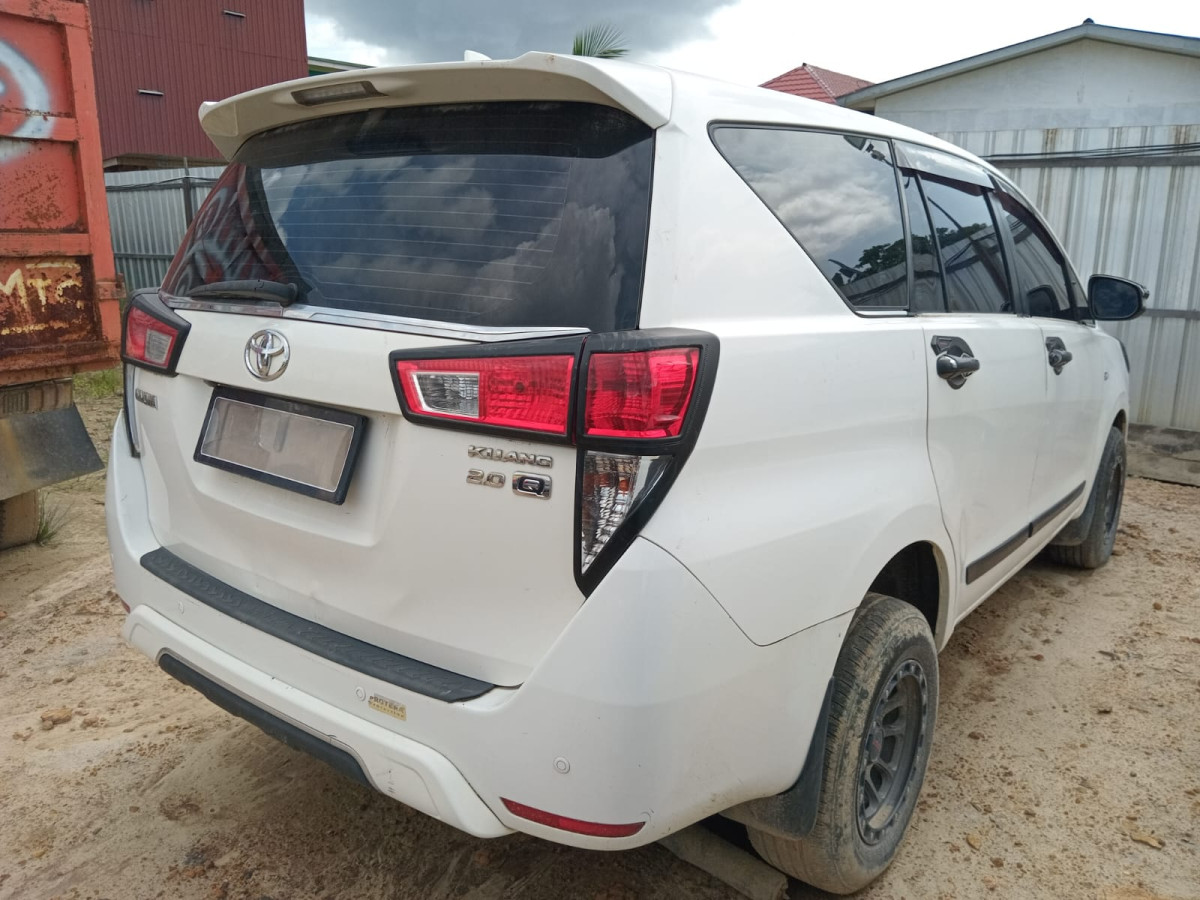 TOYOTA INNOVA  2.0 Q