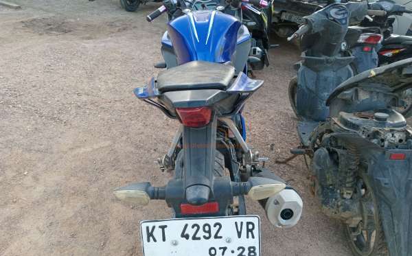 YAMAHA R15