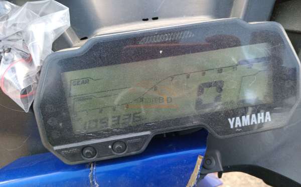 YAMAHA R15