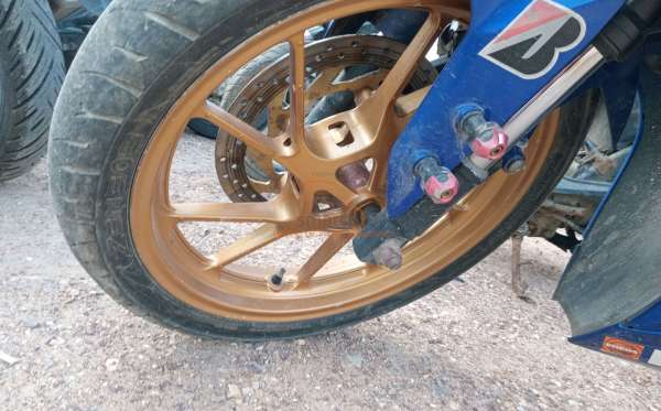 YAMAHA R15