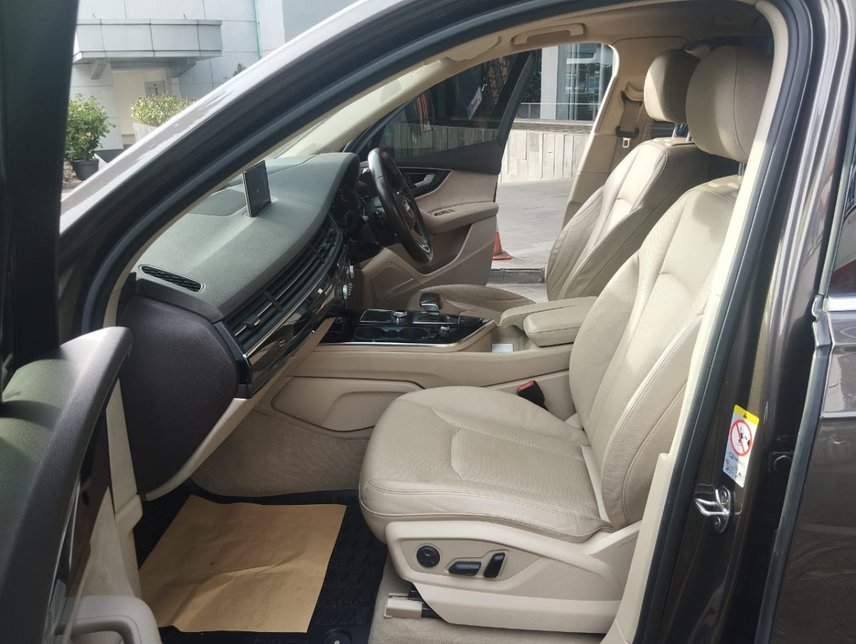 AUDI Q7.30  TFSI