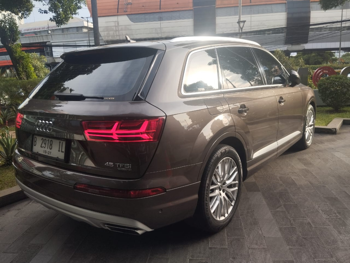 AUDI Q7.30  TFSI