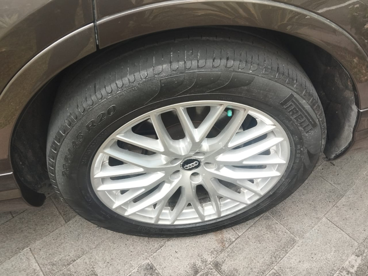 AUDI Q7.30  TFSI