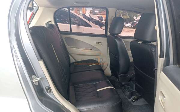 DAIHATSU SIRION
