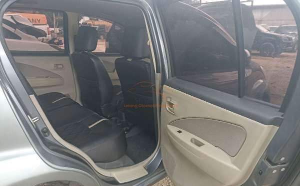 DAIHATSU SIRION