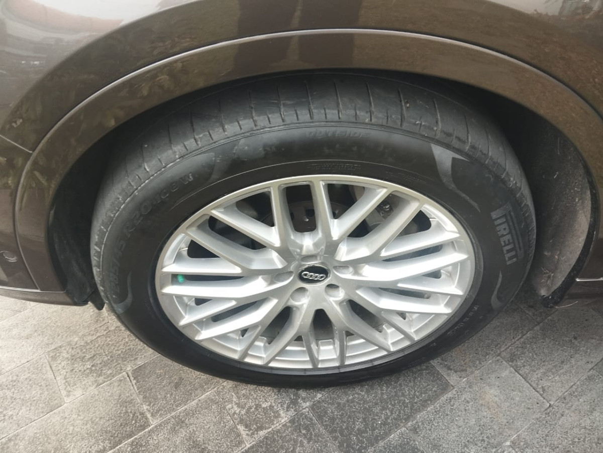 AUDI Q7.30  TFSI