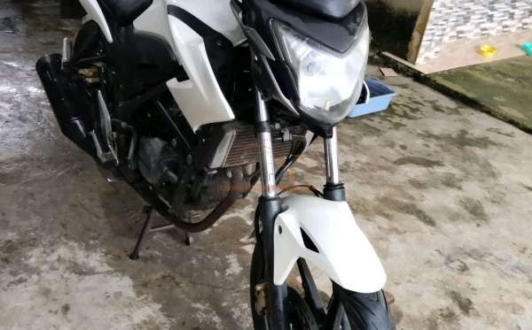 HONDA CB 150 R