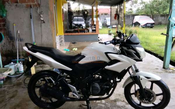 HONDA CB 150 R