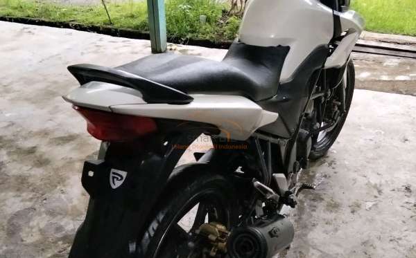 HONDA CB 150 R