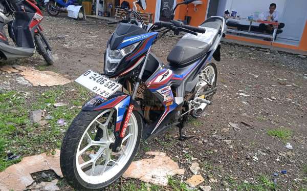 HONDA SONIC 150 R