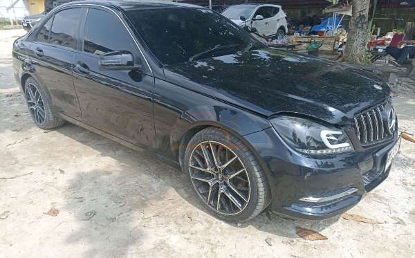 MERCEDES BENZ C 200 CGI