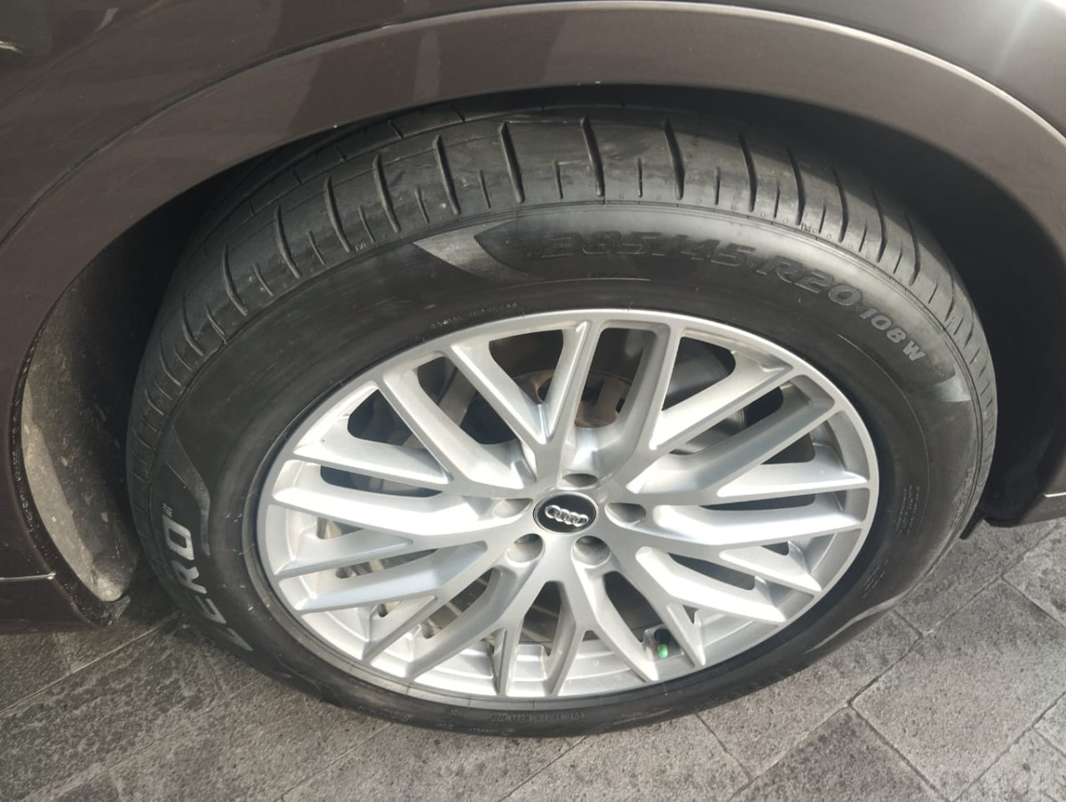 AUDI Q7.30  TFSI