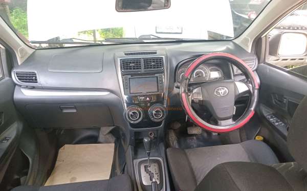 TOYOTA  AVANZA  VELOZ