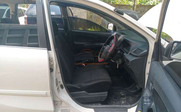 TOYOTA  AVANZA  VELOZ