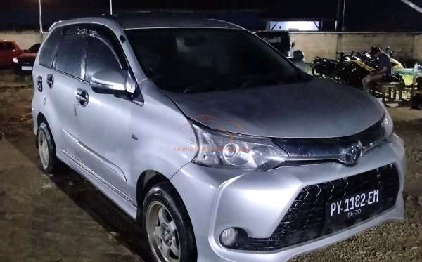 TOYOTA  AVANZA  VELOZ