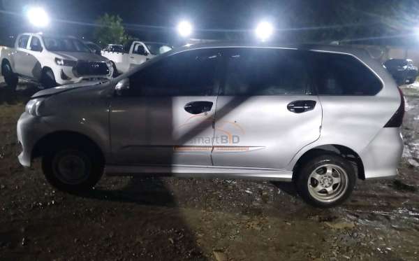 TOYOTA  AVANZA  VELOZ