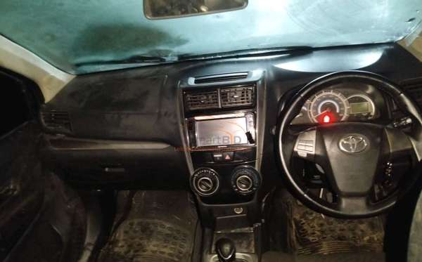 TOYOTA  AVANZA  VELOZ