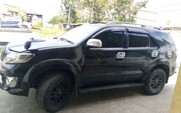 TOYOTA FORTUNER V