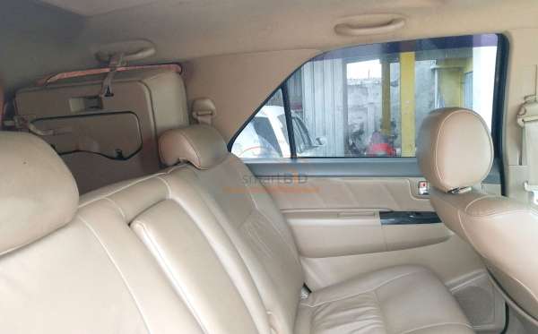 TOYOTA FORTUNER V