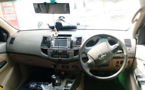 TOYOTA FORTUNER V