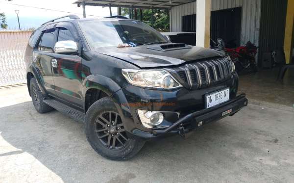 TOYOTA FORTUNER V