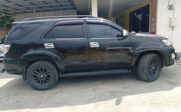 TOYOTA FORTUNER V